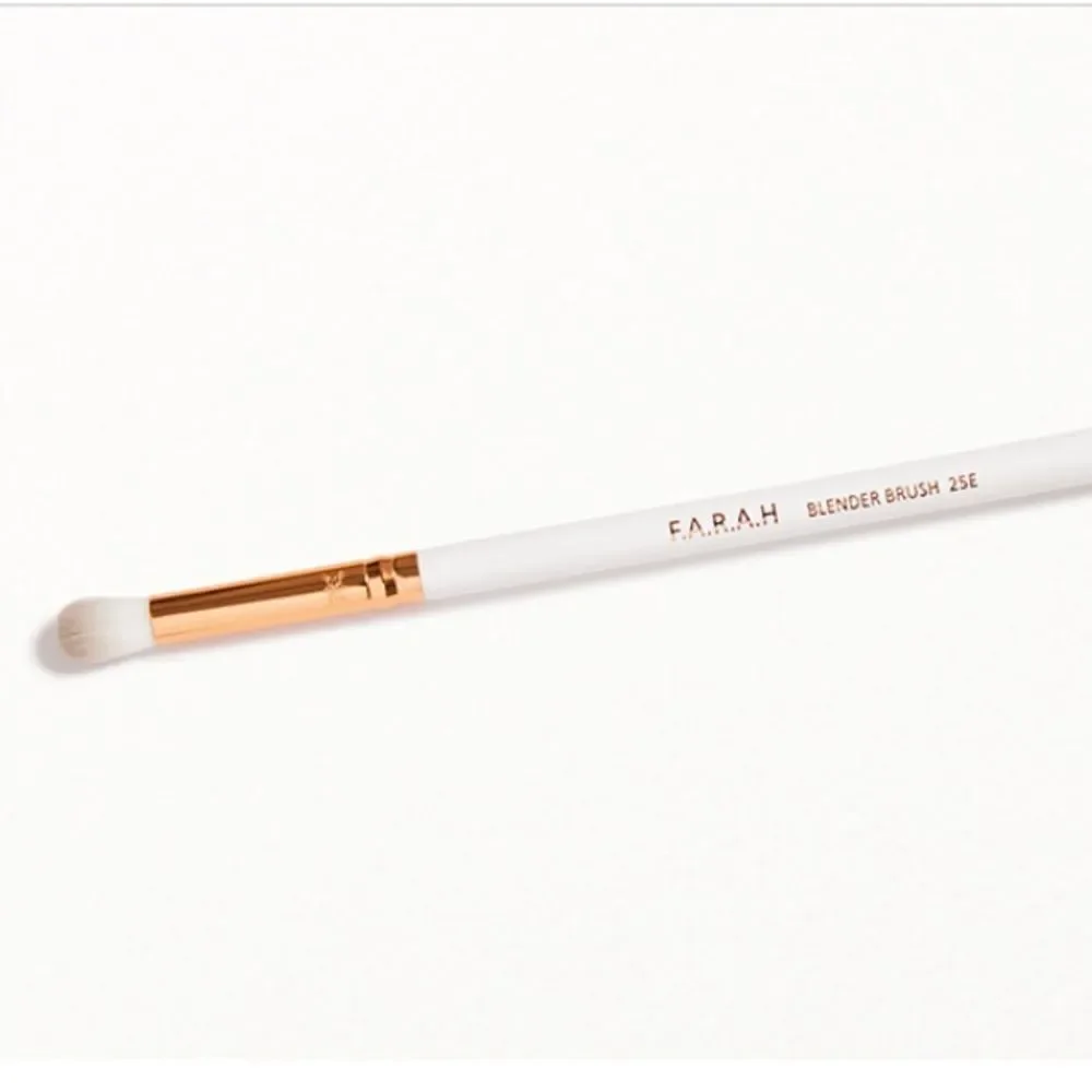 F.A.R.A.H Blender Brush 25E Rose Gold Collection
